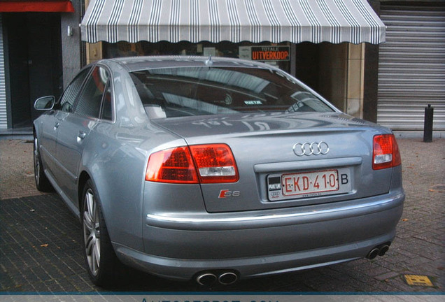 Audi S8 D3