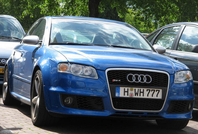 Audi RS4 Sedan