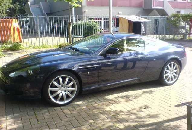 Aston Martin DB9