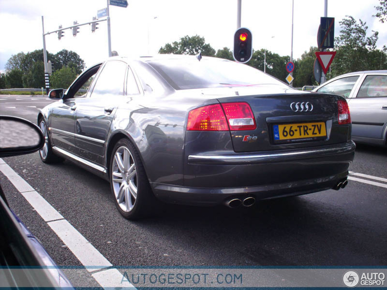 Audi S8 D3