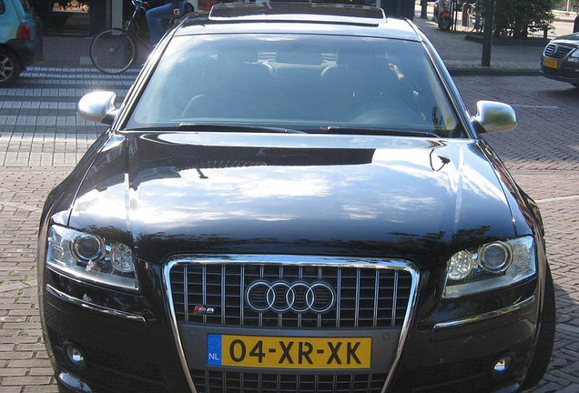 Audi S8 D3