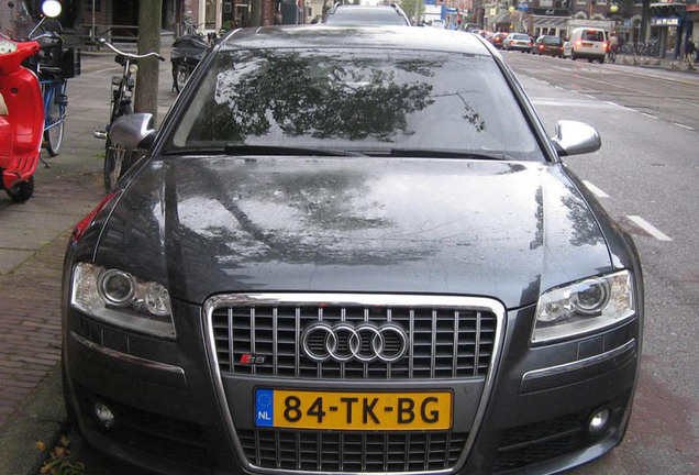 Audi S8 D3