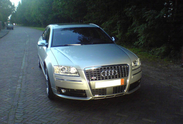 Audi S8 D3