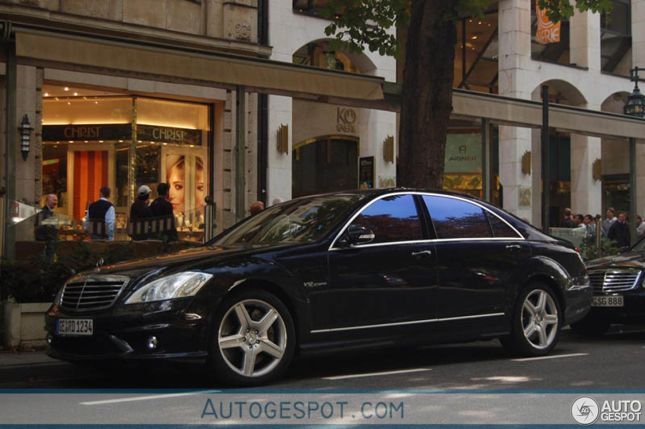 Mercedes-Benz S 65 AMG V221