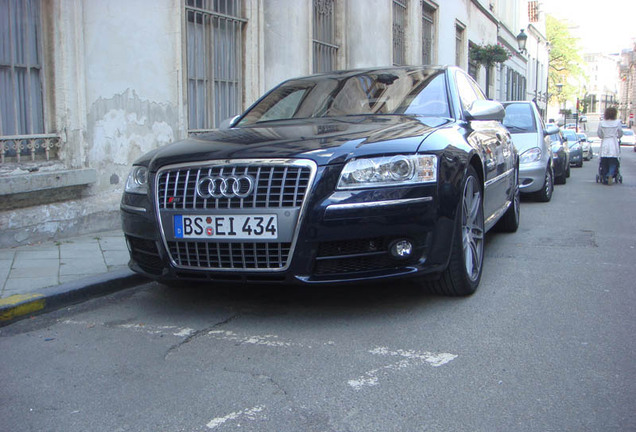 Audi S8 D3