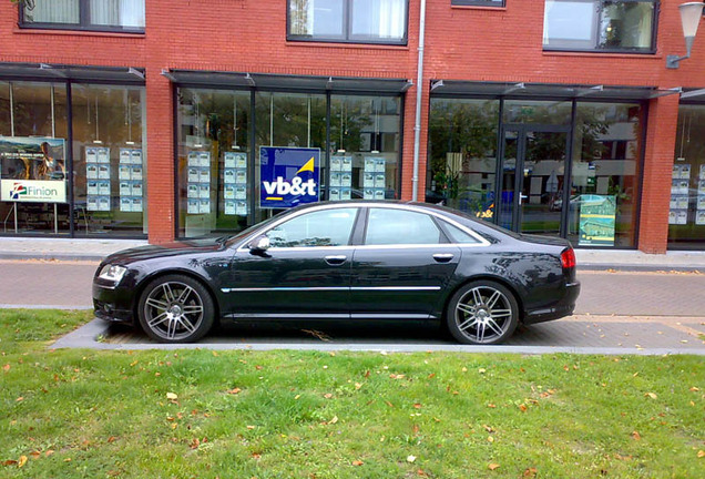 Audi S8 D3