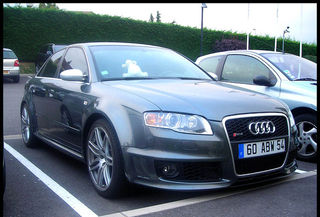 Audi RS4 Sedan