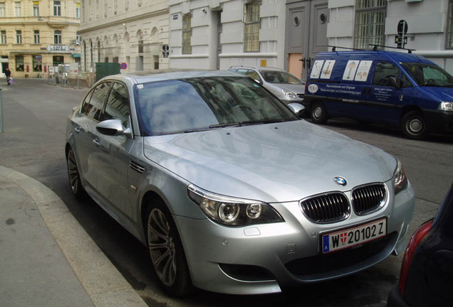 BMW M5 E60 2005