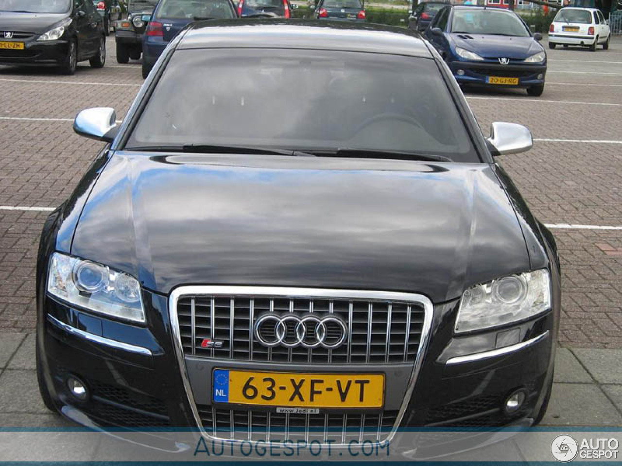 Audi S8 D3