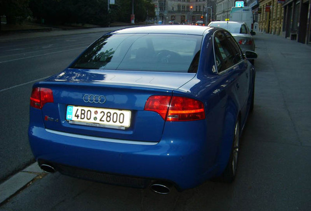 Audi RS4 Sedan