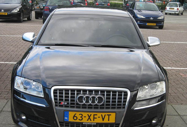 Audi S8 D3