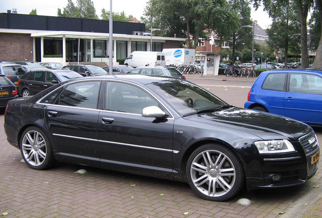 Audi S8 D3