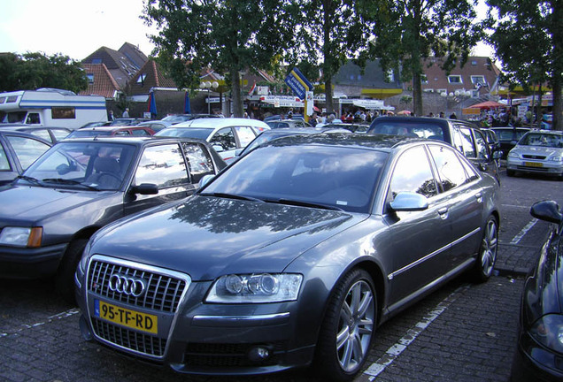 Audi S8 D3