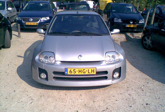 Renault Clio V6