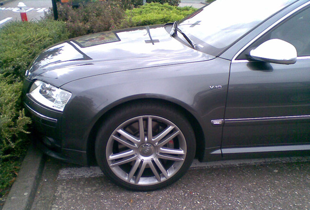 Audi S8 D3