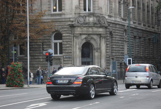 Mercedes-Benz S 65 AMG V221