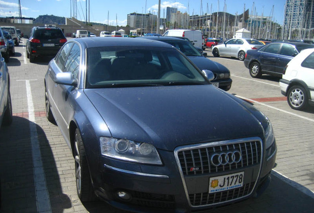 Audi S8 D3