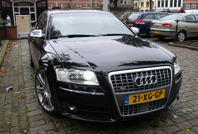 Audi S8 D3