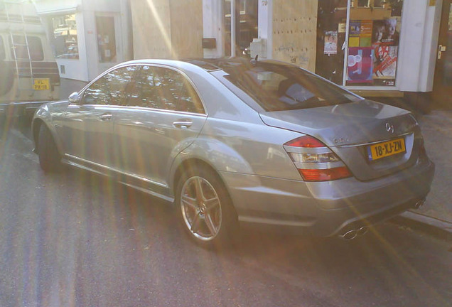 Mercedes-Benz S 65 AMG V221