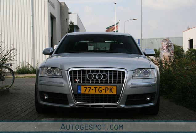 Audi S8 D3