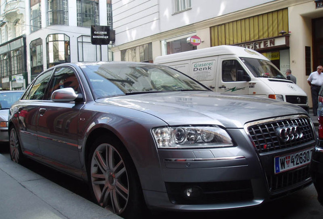 Audi S8 D3