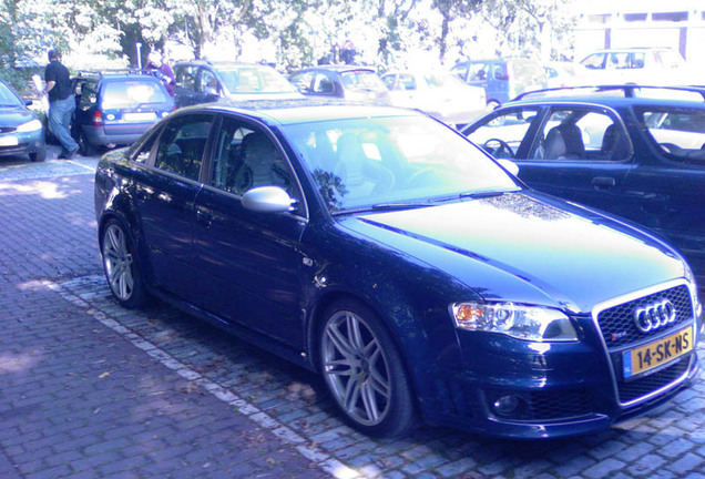 Audi RS4 Sedan