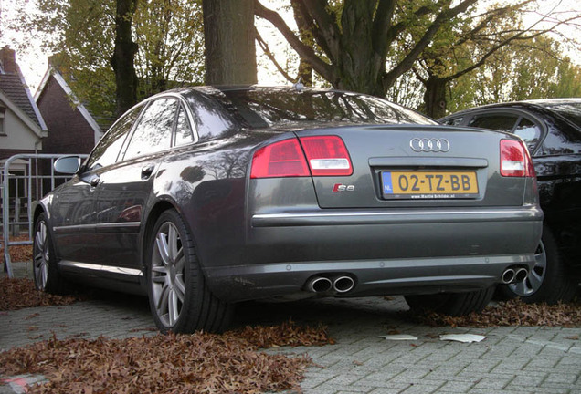 Audi S8 D3