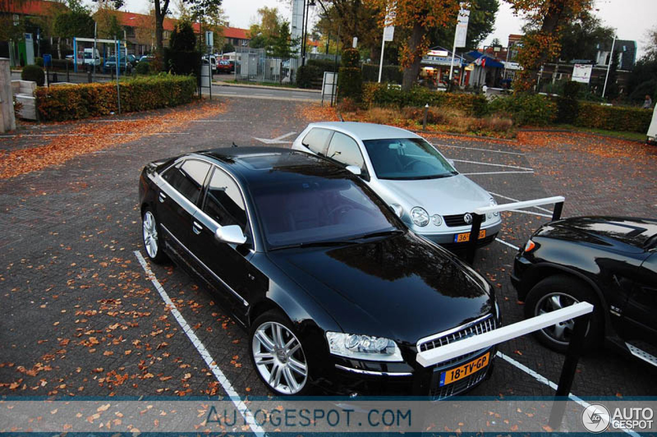 Audi S8 D3