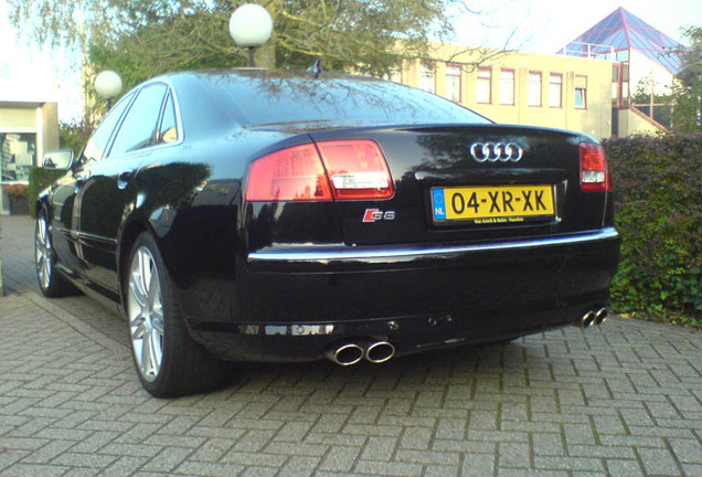 Audi S8 D3