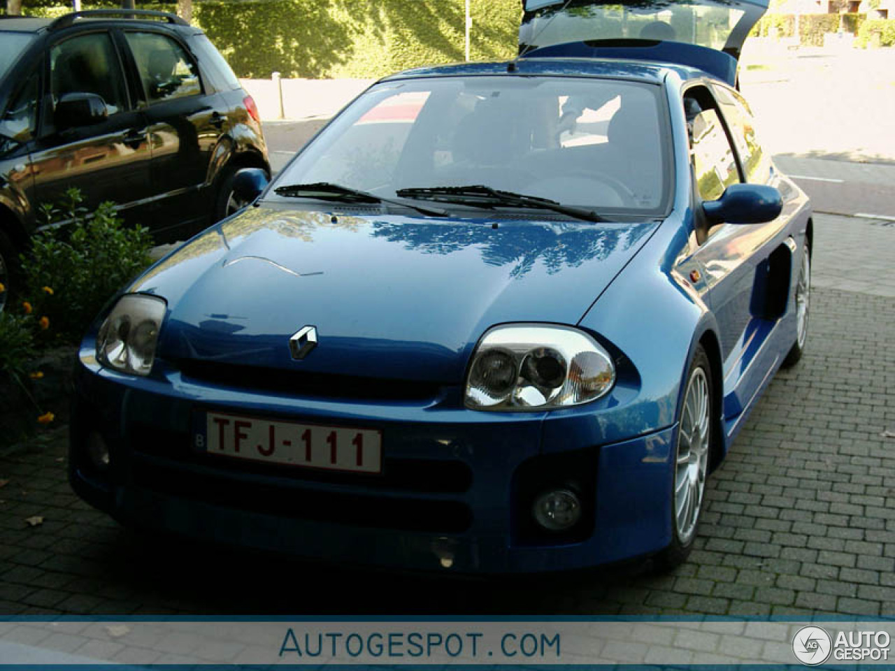 Renault Clio V6