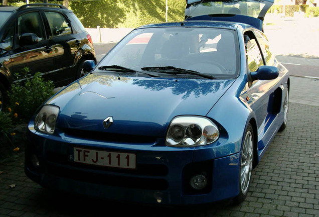 Renault Clio V6