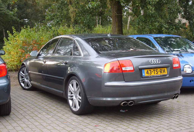 Audi S8 D3