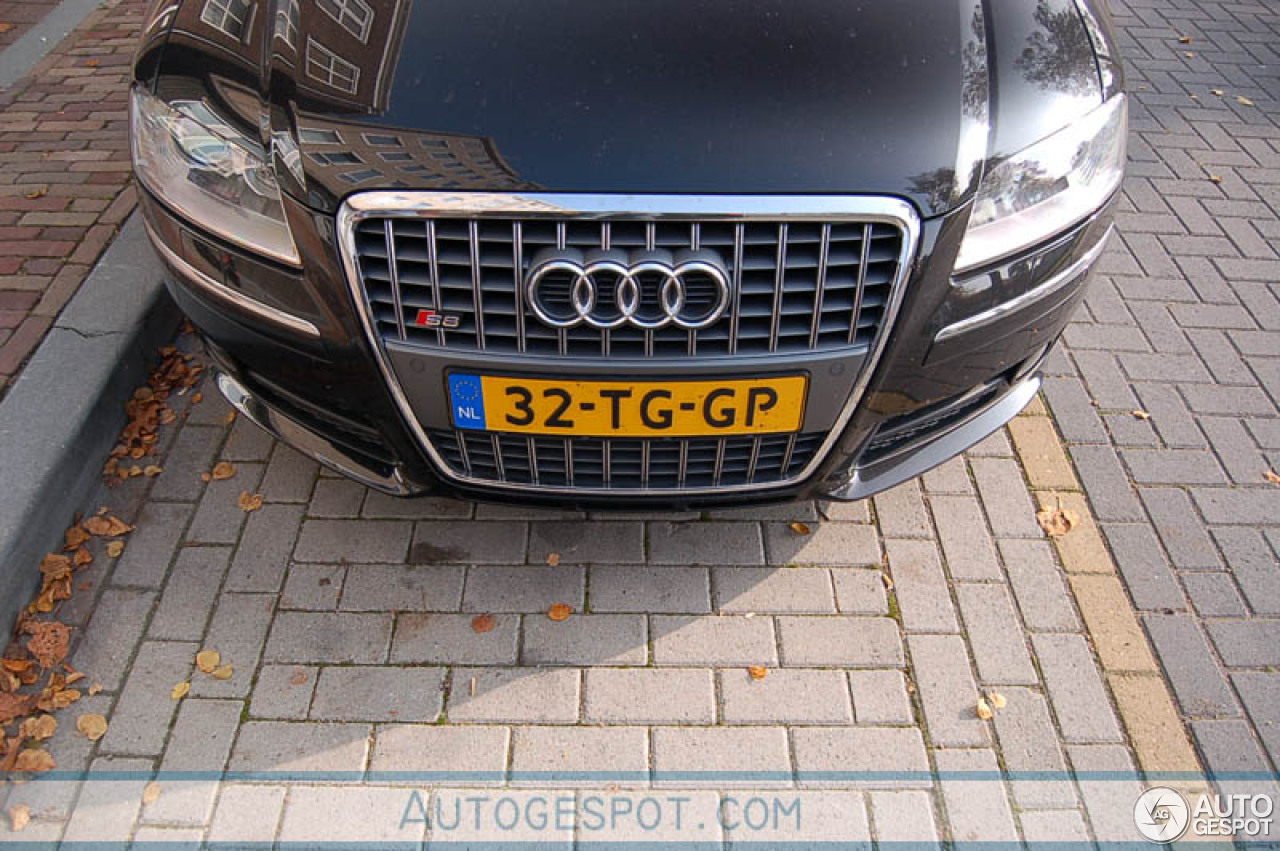 Audi S8 D3