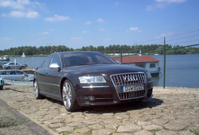 Audi S8 D3