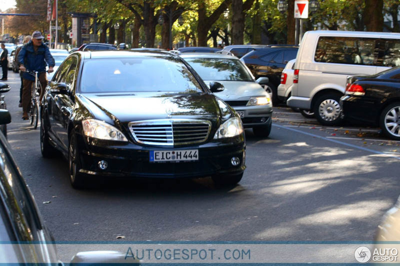 Mercedes-Benz S 65 AMG V221