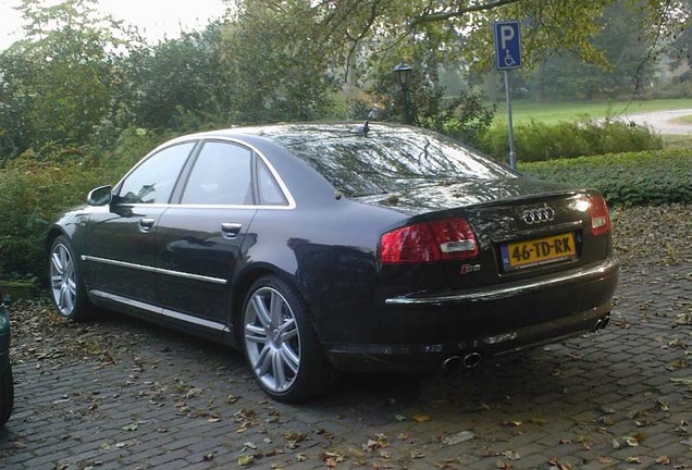 Audi S8 D3