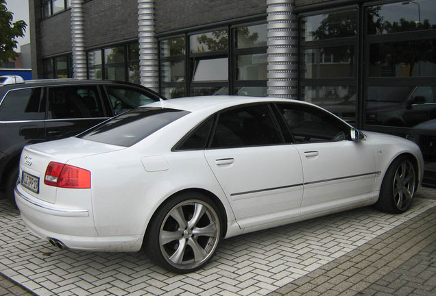 Audi S8 D3