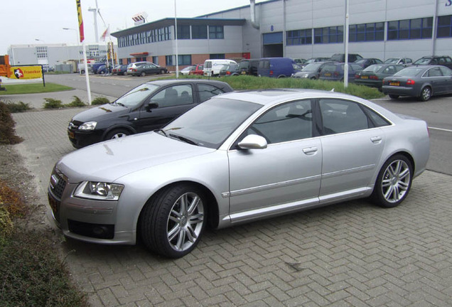 Audi S8 D3