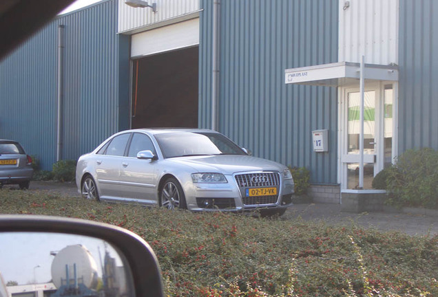 Audi S8 D3