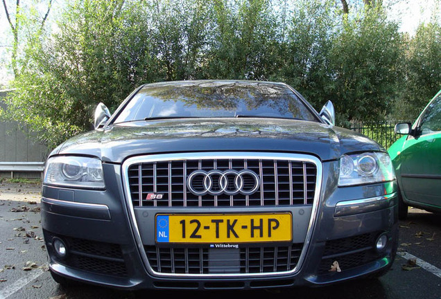 Audi S8 D3