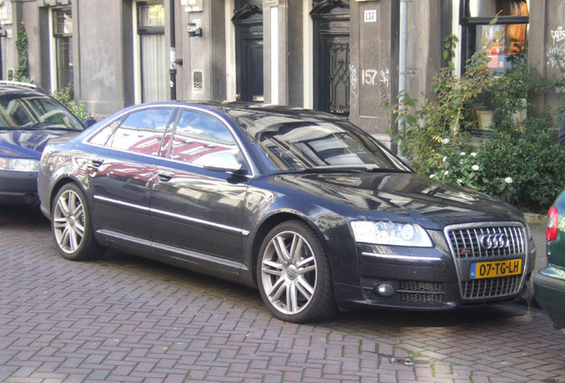 Audi S8 D3