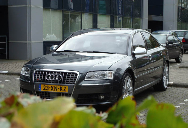 Audi S8 D3