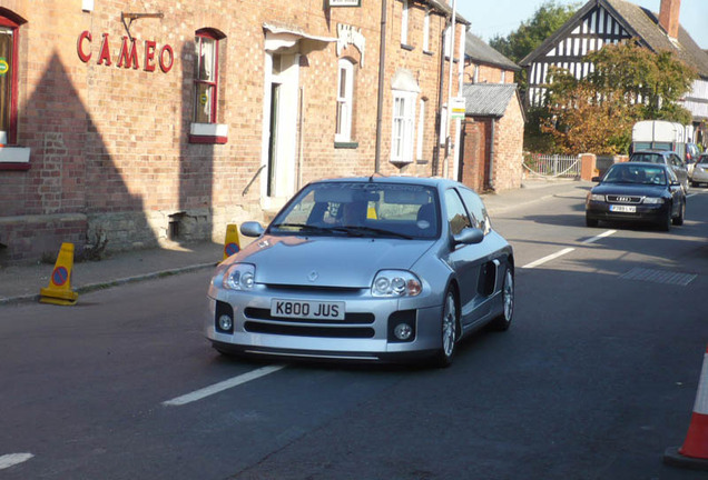 Renault Clio V6