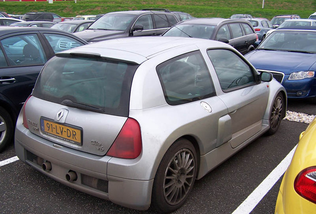 Renault Clio V6