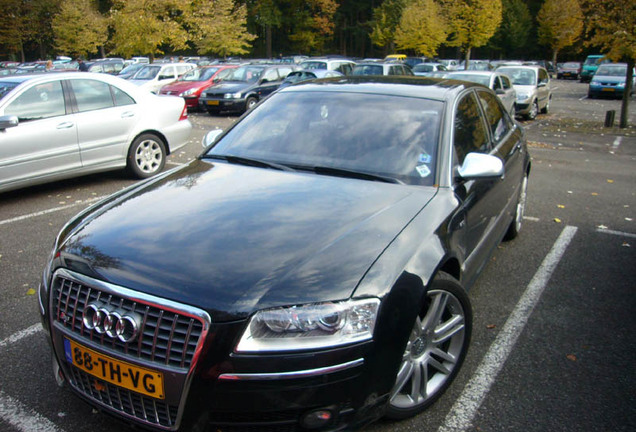 Audi S8 D3