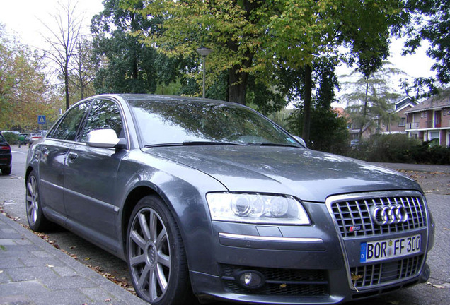 Audi S8 D3