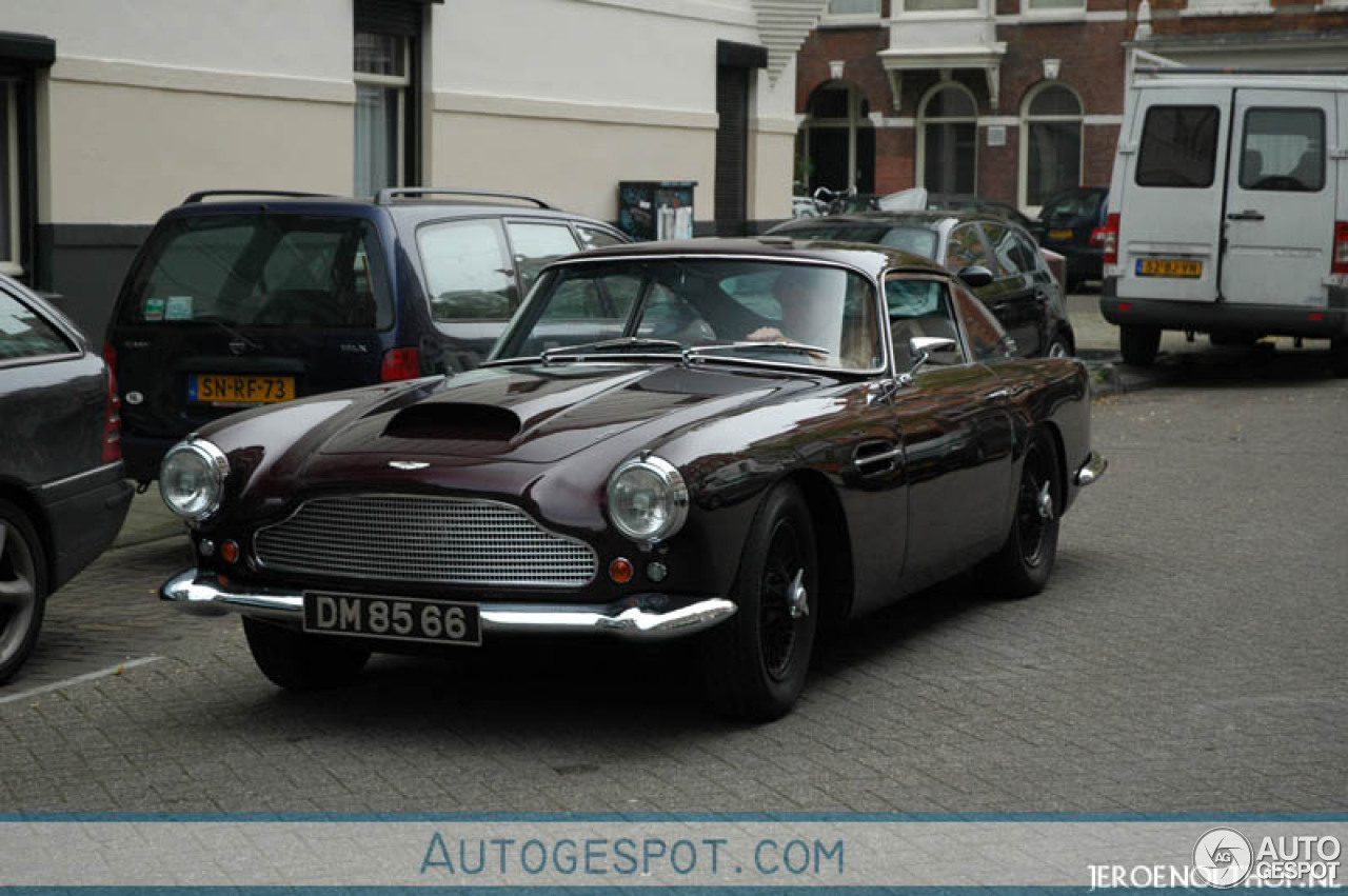 Aston Martin DB4