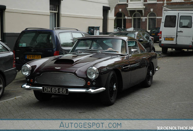 Aston Martin DB4