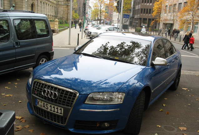 Audi S8 D3