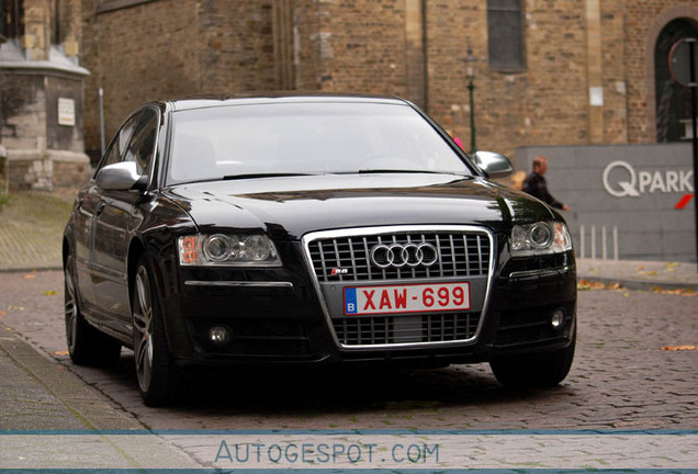 Audi S8 D3